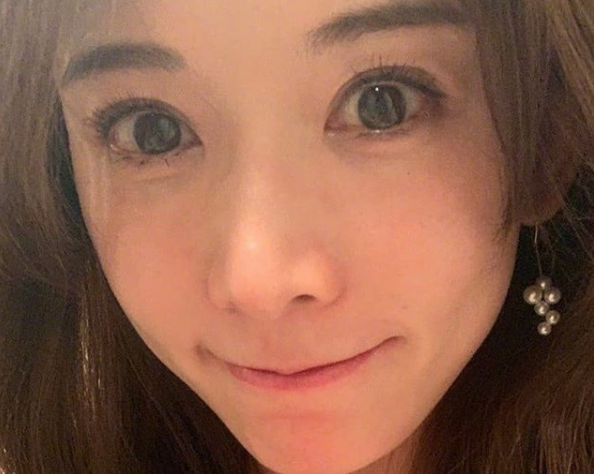 婚後1年淡出演藝圈？林志玲瀟灑坦言「該下舞台了」　PO出嘟嘴近照賣萌：「想開始顧家了」