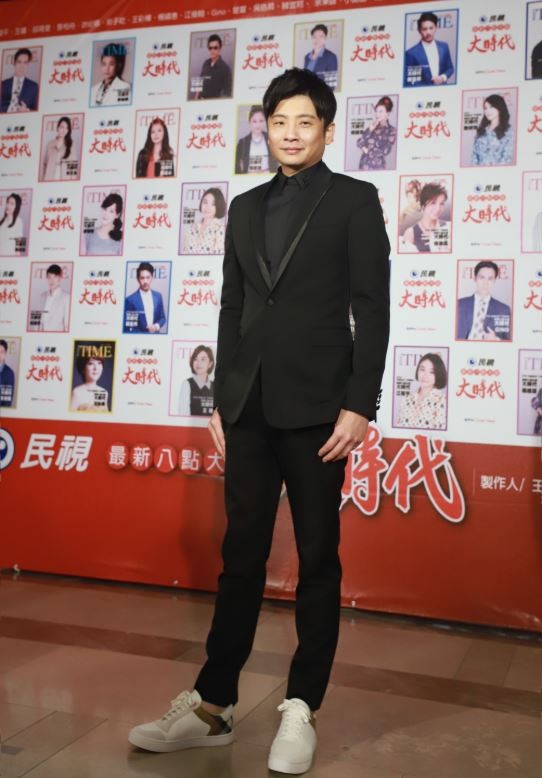終於熬出頭！蔡佳麟出道前「當吊車工人」曝心酸過往　苦盡甘來「成名不忘交往26年妻」薪水全上繳