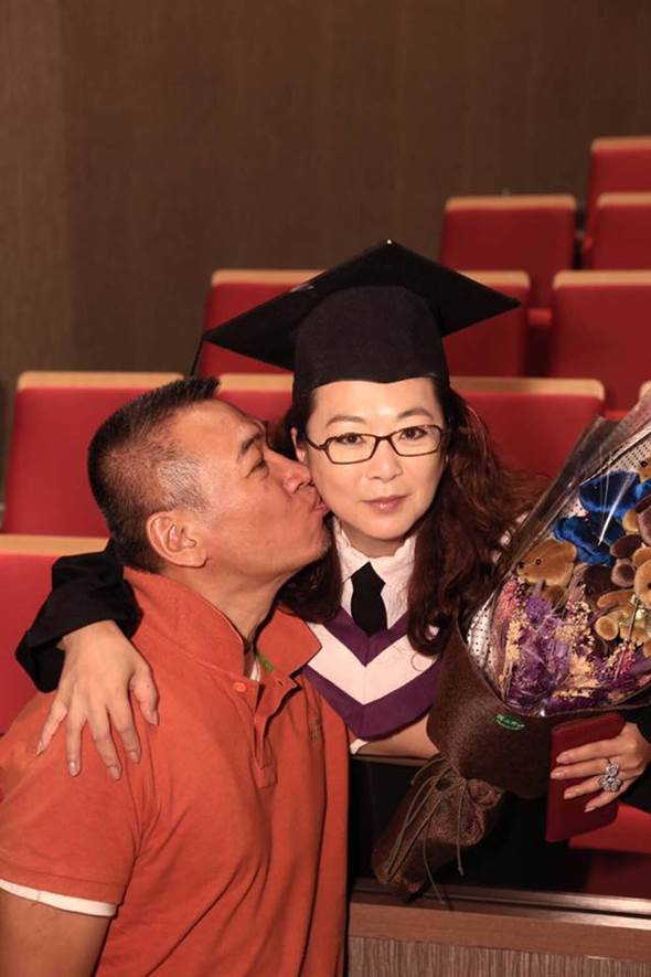 傻女翠珊爆紅全台！趙永馨密嫁攝影師15年「愛情苦盡甘來」　「偷偷轉幕後發展」成立工作室先生愛相隨