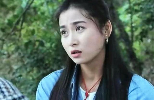 曾因拒拍電影被打斷肋骨！息影後嫁富商「對她始終如一」　53歲近照「氣質不輸邱淑貞」：真正的天然美女