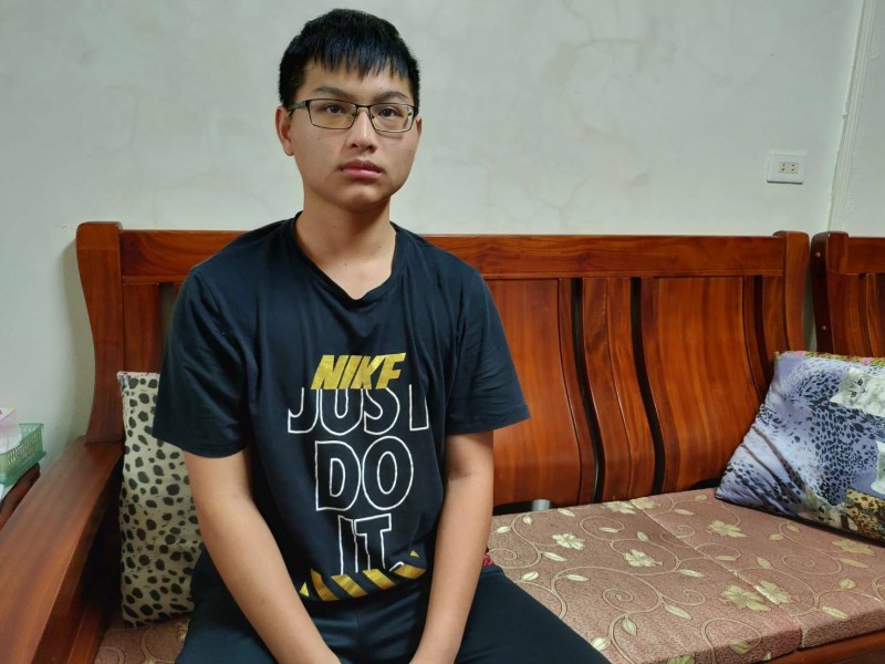 平民英雄！16歲少年「高溫馬路跪地救婦」及時救回性命　曝遺憾「沒能救回爸爸」盼成為父母驕傲