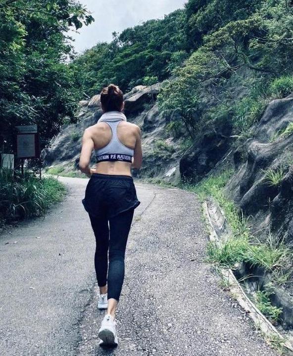 張柏芝唯一承認比自己美的女人！48歲黎姿近照美翻「皮膚好到看不出年齡」 　 大方PO文分享「養出好肌膚關鍵」