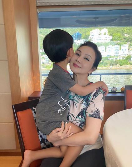 張清芳拿16億非第一！25年前「她擁天價贍養費」和前婆婆感情好　「生日跪下奉茶」被認證：永遠的兒媳