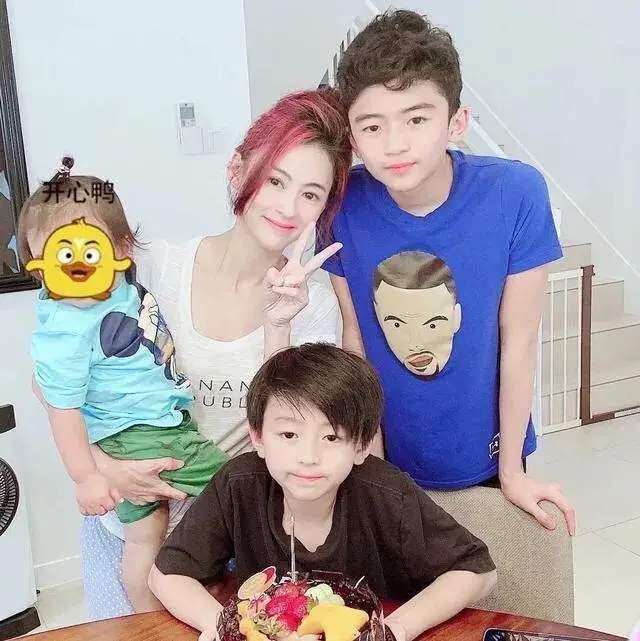 生孩子上癮！34歲高產媽媽「13年生５男２女」樂在其中　自曝沉迷原因：不想浪費老公優質基因