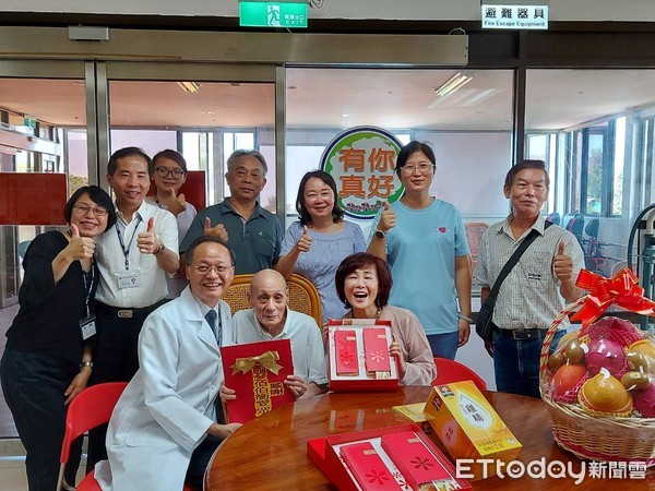 無私大愛！90歲伯伯「饅頭配開水度日」卻賣房捐7百萬　年輕吃太多苦「如今已知足」：錢財乃身外之物