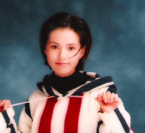 最美姑姑！李若彤30年前「憑照片就受金庸認可」　秀出「當年少女舊照」自豪笑：放現在穿可能還大了