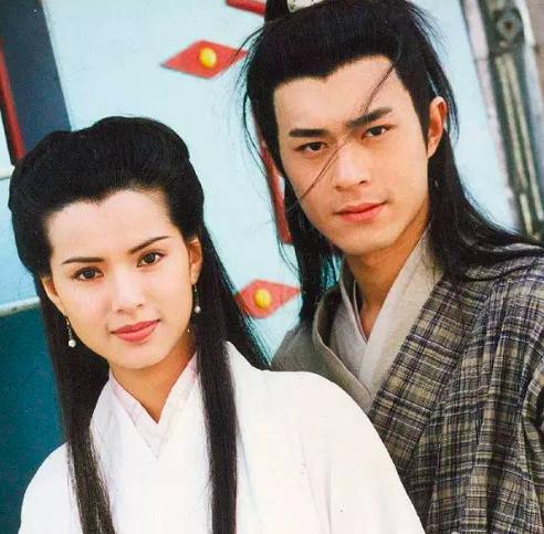 最美姑姑！李若彤30年前「憑照片就受金庸認可」　秀出「當年少女舊照」自豪笑：放現在穿可能還大了