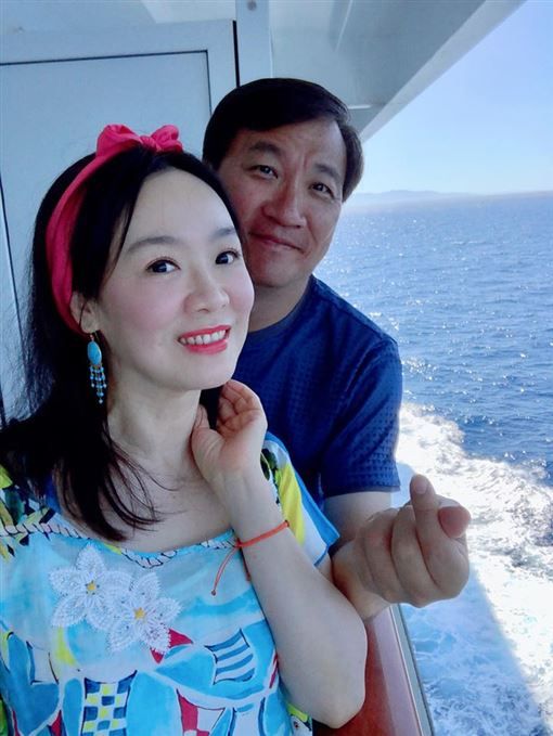 補教天后「背後的男人」！徐薇曝「潛入公司倒追尪」初見放話：要馬上結婚　老公為愛辭職「夫妻攜手打拼30年」
