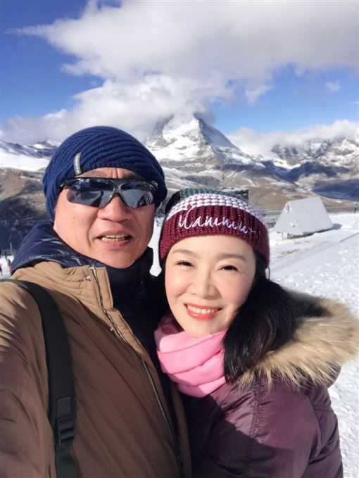 補教天后「背後的男人」！徐薇曝「潛入公司倒追尪」初見放話：要馬上結婚　老公為愛辭職「夫妻攜手打拼30年」