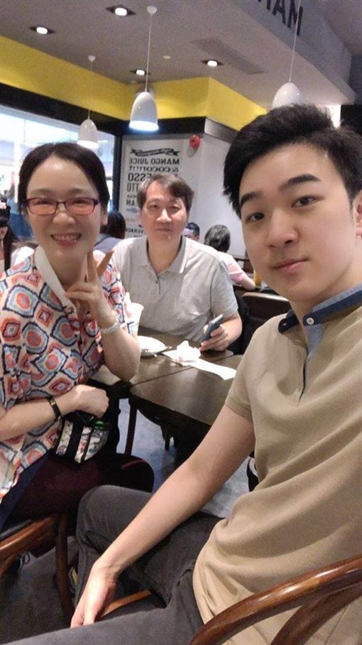 補教天后「背後的男人」！徐薇曝「潛入公司倒追尪」初見放話：要馬上結婚　老公為愛辭職「夫妻攜手打拼30年」