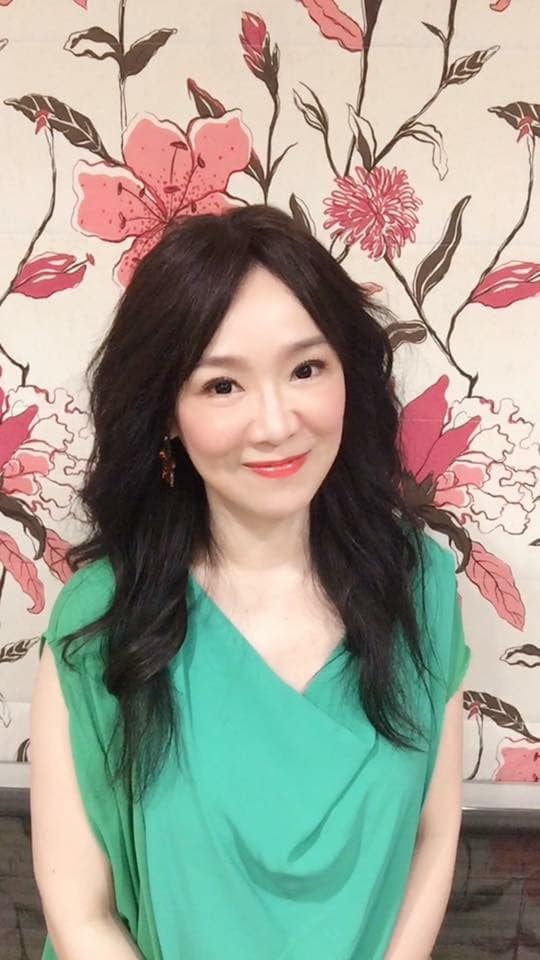 補教天后「背後的男人」！徐薇曝「潛入公司倒追尪」初見放話：要馬上結婚　老公為愛辭職「夫妻攜手打拼30年」