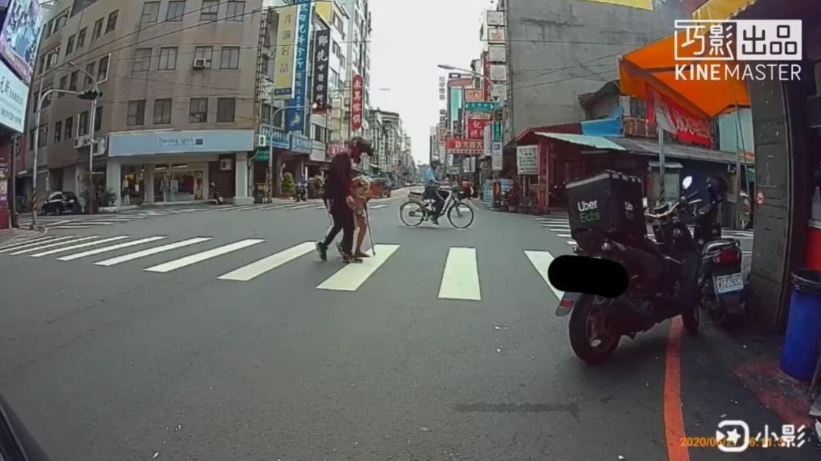 最暖外送員「甘冒被開罰風險」善舉曝光！網友見證「路邊最美風景」大讚：好心好報