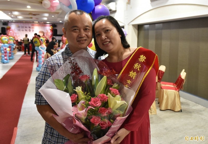 很辛苦卻很快樂！新住民媳婦「繼承婆婆30年老店」老公引以為傲　「當選模範媽媽」全家讚：上輩子燒好香
