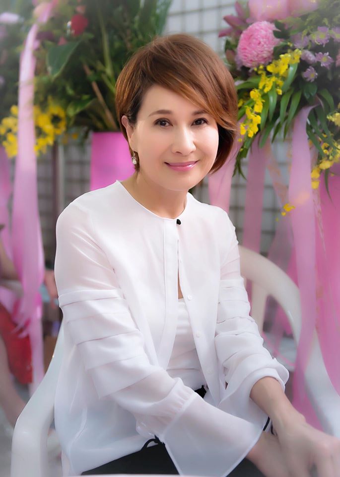為愛女隱退13年！向娃心寒「最好的全給她」卻被吼：是妳逼我的　學著放手「強忍淚水相擁」：女兒終長大