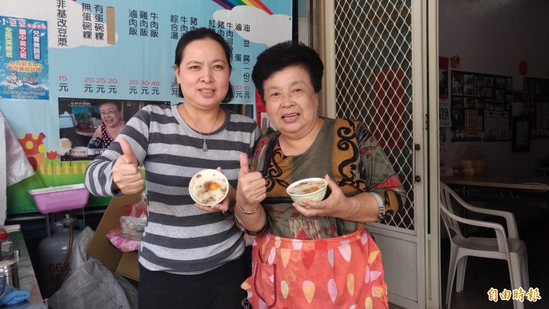 很辛苦卻很快樂！新住民媳婦「繼承婆婆30年老店」老公引以為傲　「當選模範媽媽」全家讚：上輩子燒好香