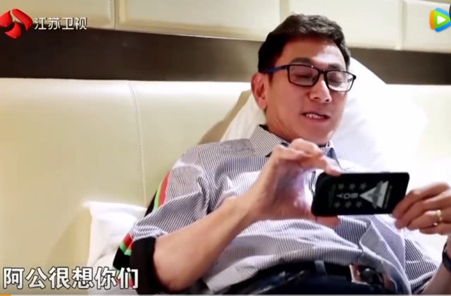 連吳尊都吃醋！72歲爸爸首露面「帥到沒天理」　曝光年輕照「比兒子帥10倍」網友：看起來只有42歲