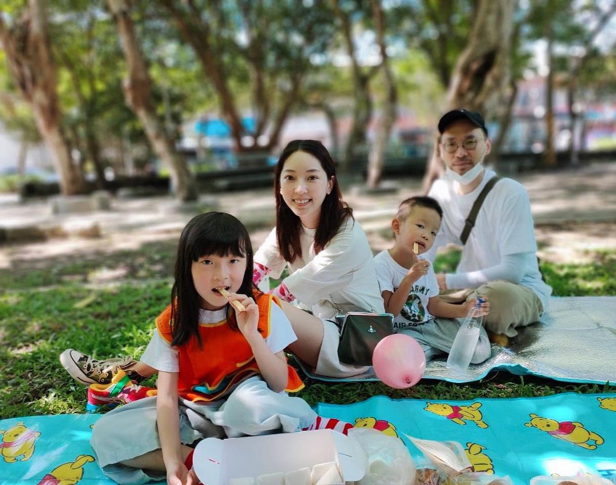 翁馨儀佩服「公婆分開關係更好」過年大家一起過　「只有兒敢敲張菲門」揭爺孫私下超萌互動