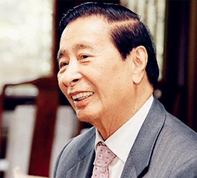 哥哥李兆基成地產大亨「豪送200億公司」感謝背後相挺　弟弟27年沒動錢「寧過平凡生活」樸實到被當成保全