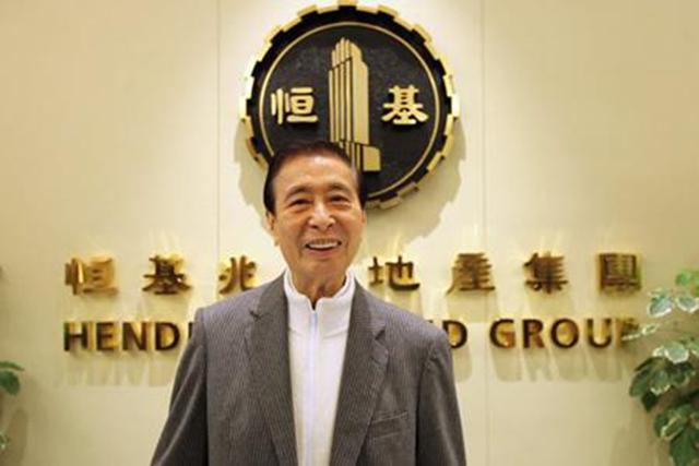 哥哥李兆基成地產大亨「豪送200億公司」感謝背後相挺　弟弟27年沒動錢「寧過平凡生活」樸實到被當成保全