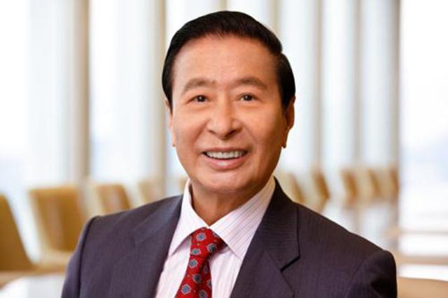 哥哥李兆基成地產大亨「豪送200億公司」感謝背後相挺　弟弟27年沒動錢「寧過平凡生活」樸實到被當成保全