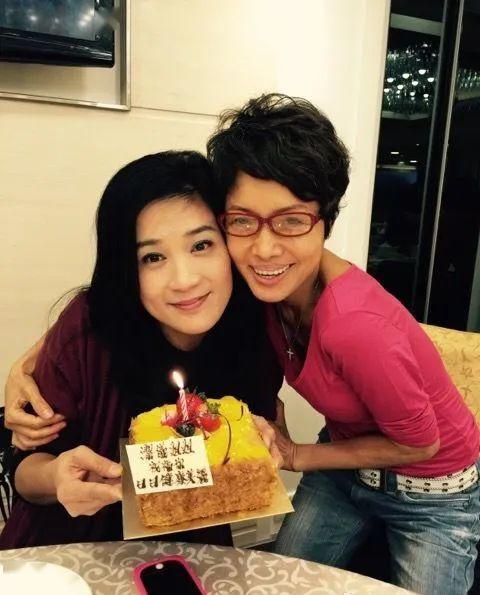 結婚11年無子！50歲港女星三次流產「愧疚怕成負累」：他該有個孩子　盼丈夫找二房「被斷然拒絕」
