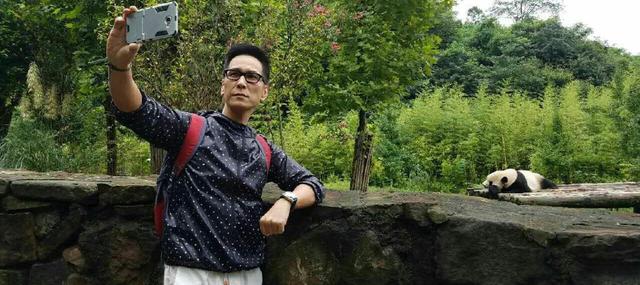 男星從小不缺錢「與李嘉誠兒同校」堅持自己闖蕩　3年買下2豪宅「與妻結婚22年不生子」低調恩愛