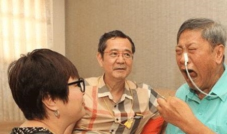 相守40年！萬沙浪「失足腦部受傷」妻離子散想不開　最低谷遇女友「為他賣3棟房」甜笑：來生不要遇見他