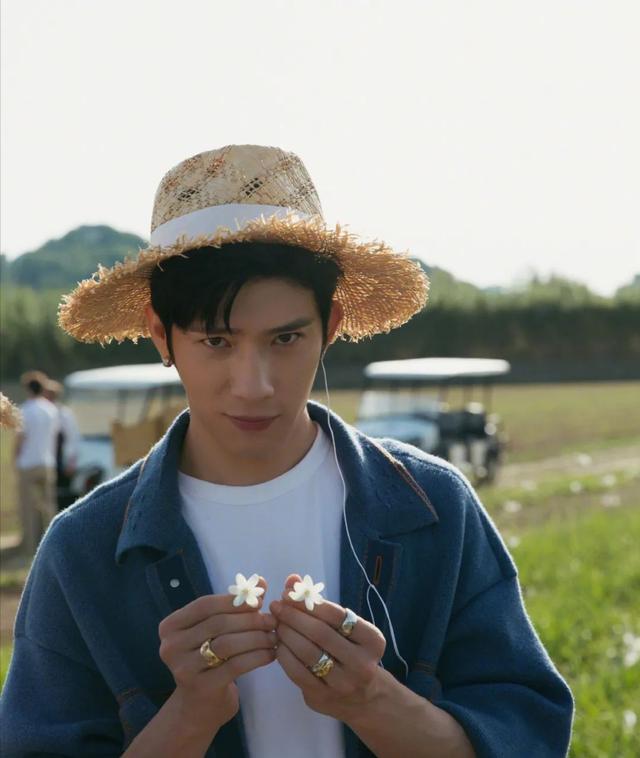 孝感動天！男星「出生28天父母跑了」爺奶拾荒帶大　成名後爸媽現身「他輕易選擇原諒」只盼一家團圓