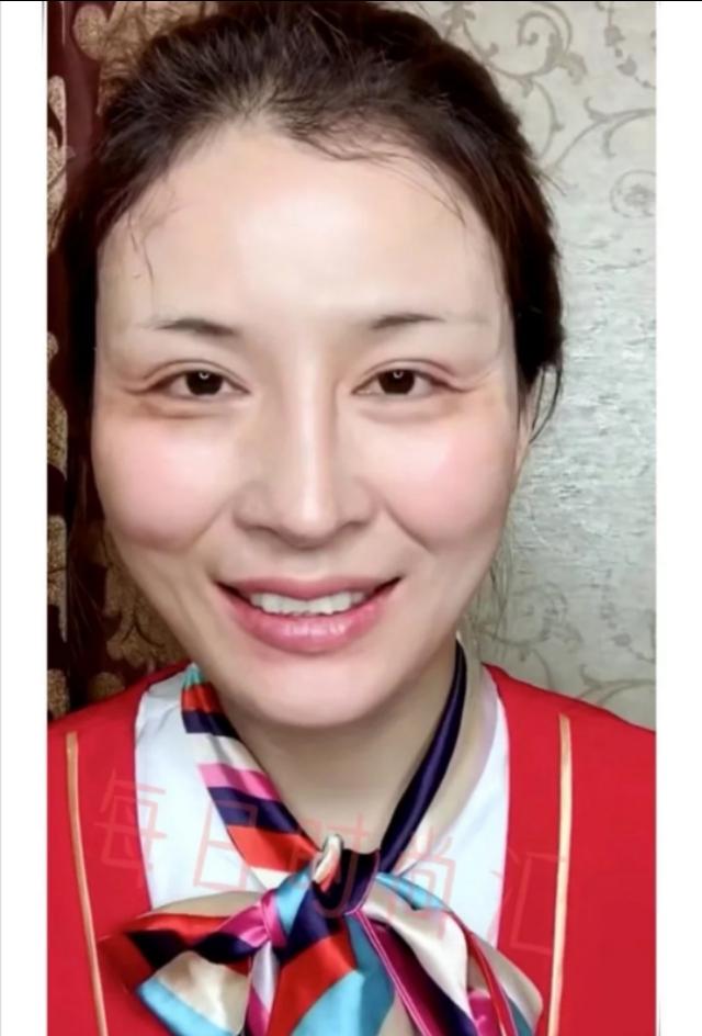 身材也是假的？正妹網紅「關掉美肌功能」秒現形 　火辣身材「用畫的」粉絲看哭：還我夢中女神
