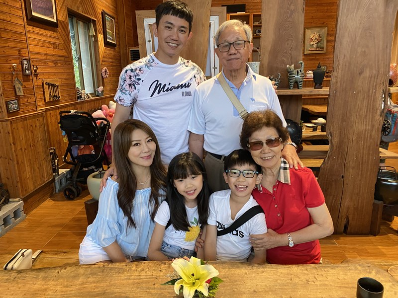 婆婆插手育兒！佩甄坦言曾想過：「孩子不能照我的方式養嗎」　不和婆婆硬碰硬「機智妙招化解尷尬」