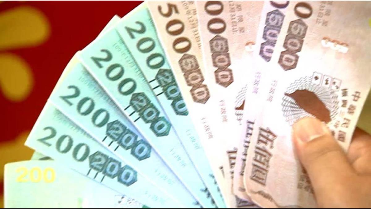 反制鑽漏洞！客人掏500元三倍券「要求找零錢」　老闆秒出招「讓他當場呆住」網跪：腦筋轉得真快