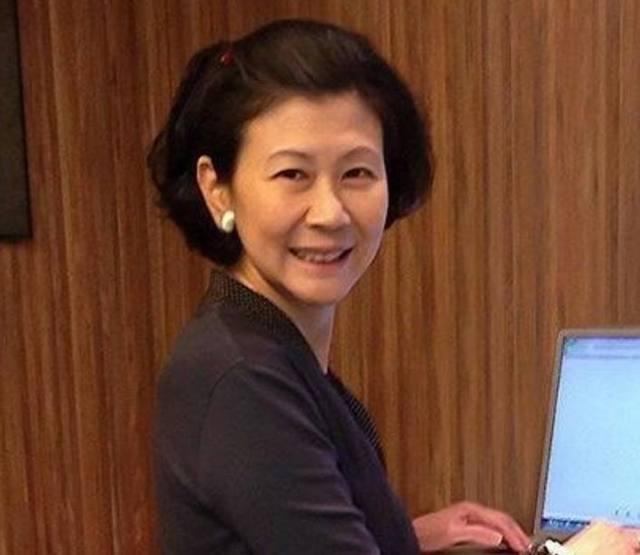 甘當紅顏知己28年！59歲周凱旋「與李嘉誠只戀愛不結婚」身價百億「無兒無女」活得瀟灑