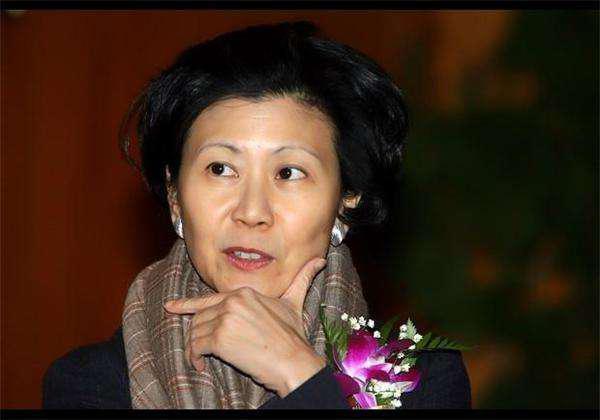 甘當紅顏知己28年！59歲周凱旋「與李嘉誠只戀愛不結婚」身價百億「無兒無女」活得瀟灑