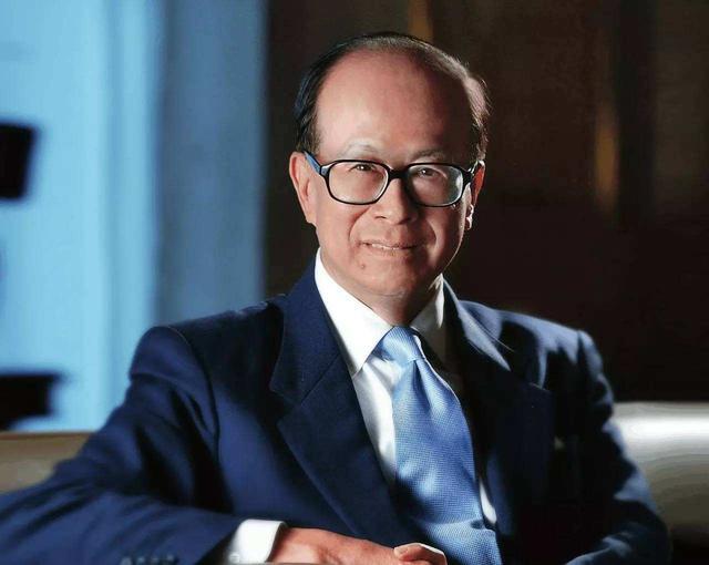 甘當紅顏知己28年！59歲周凱旋「與李嘉誠只戀愛不結婚」身價百億「無兒無女」活得瀟灑