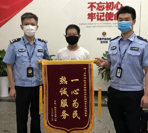 135萬放進電梯！男子深夜偷懶不上樓「讓135萬現金自己搭電梯」喊外公去拿　  電梯門一開「外公心都涼了」