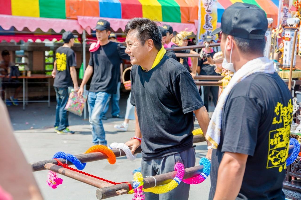 當癱母眼睛！眭澔平「30年走遍世界195國」只為和媽媽說故事　「視長照為福報」：母親成就了我