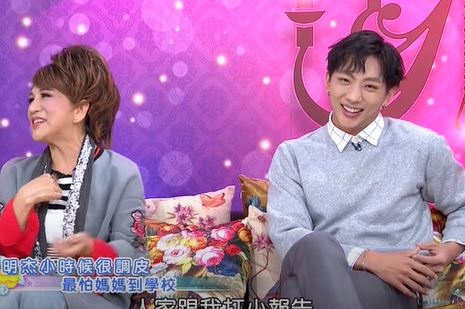 歌仔戲女星曝「當年未婚生子真相」紅包場養大兒子！「母子相依為命27年」星二代告白：我有妳就夠了
