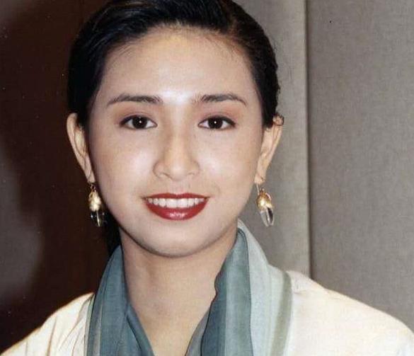 最美港姐坐擁「8層獨棟豪宅」大片透明外牆美翻　最大亮點「絕美空中花園」與三兒女同住