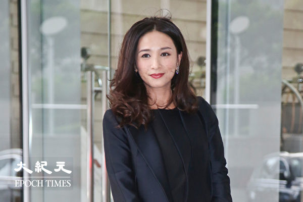 最美港姐坐擁「8層獨棟豪宅」大片透明外牆美翻　最大亮點「絕美空中花園」與三兒女同住