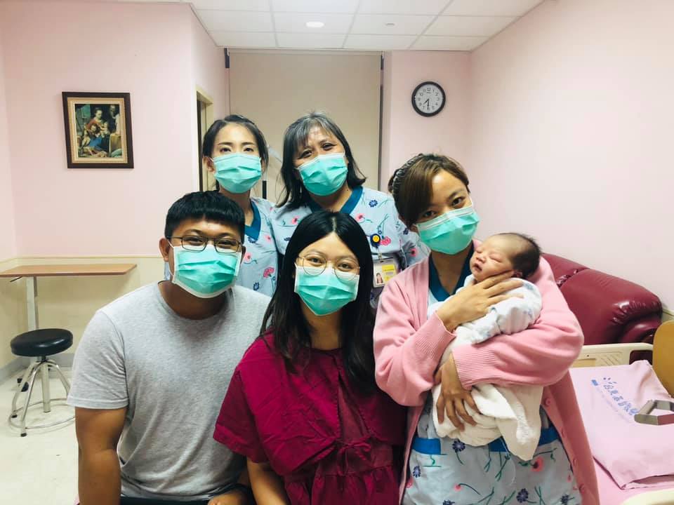 協尋天使騎士！婦產科名醫「雙腳狂奔趕接生」路上攔無車　她好心載一程「醫生PO最暖畫面」道謝：救人一命