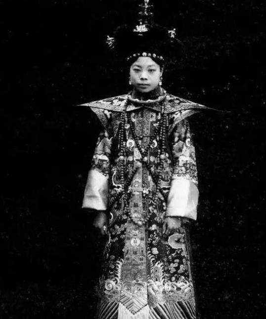結婚9年無性無愛！她堅決提出離婚「丈夫無奈放手」：此生不許你再嫁　後遇真愛「相守一生」嘆：物是人非