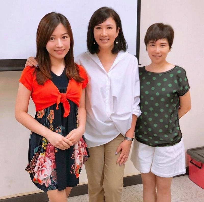 交往3個月閃婚！退休女主播患病「教授尪細心守身旁」答應嫁　近況曝光「到不同地禪修」見證最美人性