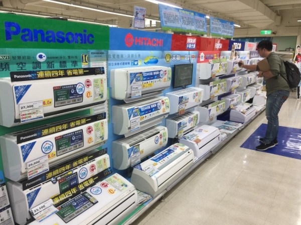 「變頻冷氣買錯」更燒錢！電器行老闆「推薦大一級」背後藏秘密　「遙控器上有玄機」涼爽顧荷包