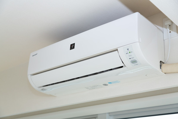 「變頻冷氣買錯」更燒錢！電器行老闆「推薦大一級」背後藏秘密　「遙控器上有玄機」涼爽顧荷包