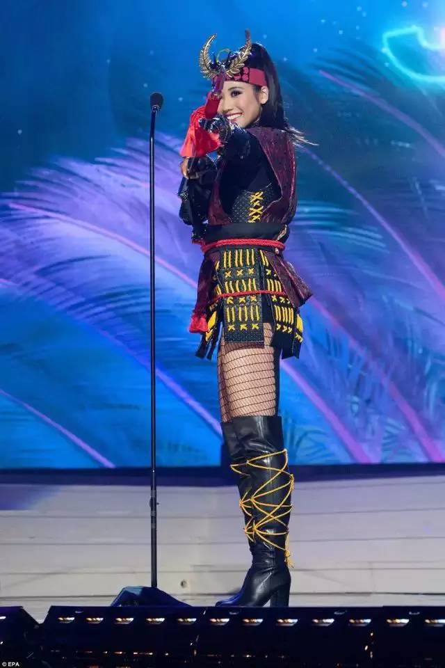 17位世界環球小姐「穿上自己國家傳統服裝」登場！希臘小姐太仙「當韓國小姐一現身」全場秒看呆