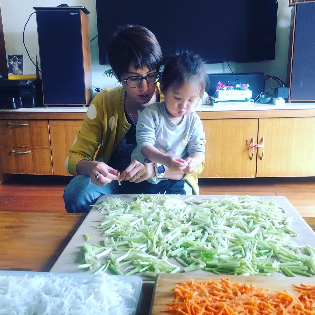堅持不送安親班！女主播分享「共學共好育兒觀」：成績不是唯一　「不讓孩子當鑰匙兒童」不想他們步上後塵