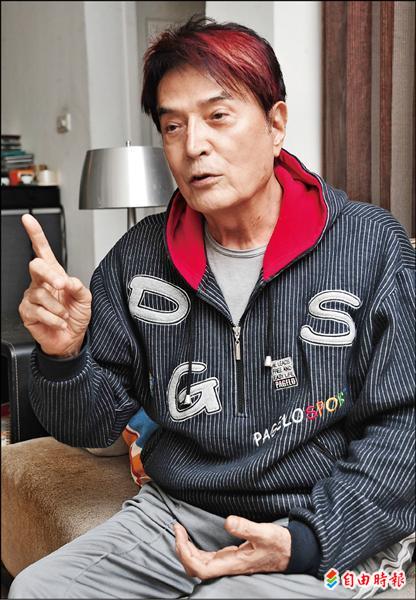 再次站起來！86歲鑽石歌王「甩輪椅人生」曝近況：誓言95歲繼續唱　妻離世22年「忘不了她的好」曝甜密過往