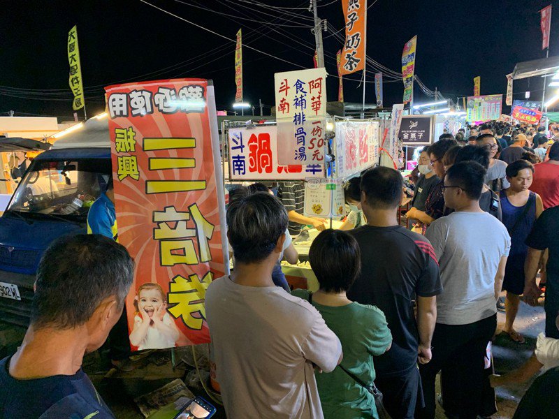 靠三倍券發財！雲林夜市「一晚狂賺42萬」攤商嗨翻了　全場「只有一家業績掛零」老闆嘆：根本不能收