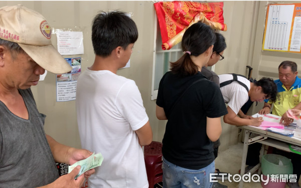 靠三倍券發財！雲林夜市「一晚狂賺42萬」攤商嗨翻了　全場「只有一家業績掛零」老闆嘆：根本不能收
