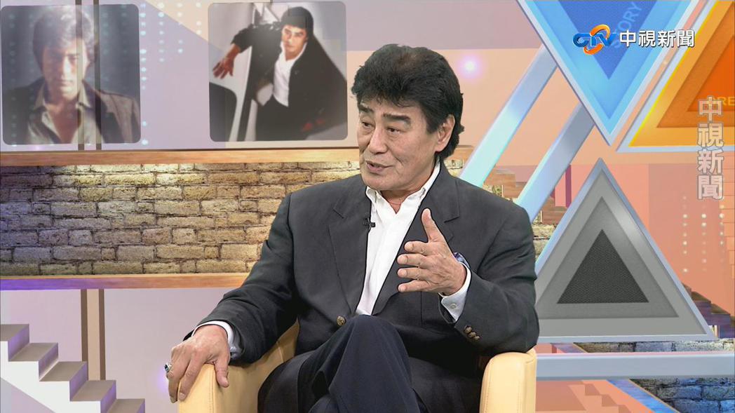 巔峰時宣布息影！74歲金馬影帝「隱居千坪豪宅」拒絕復出　「變身大草原牛仔」退休近況曝光